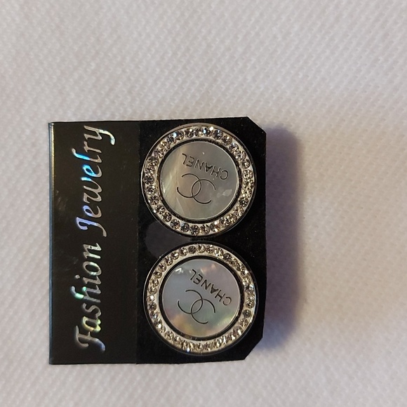 Jewelry - Woman's earrings